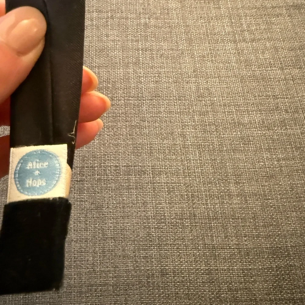 CHANEL Black and White Logo Headband - Picture 2 of 3